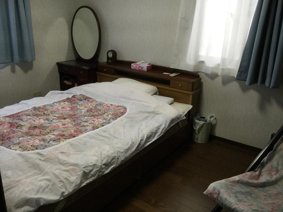 Guesthouse Cosmo Tokushima Esterno foto
